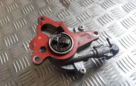 Renault Laguna III Vacuum pump 8200683981