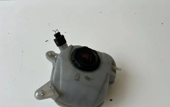Volkswagen Polo VI Coolant expansion tank/reservoir 2Q0121407B