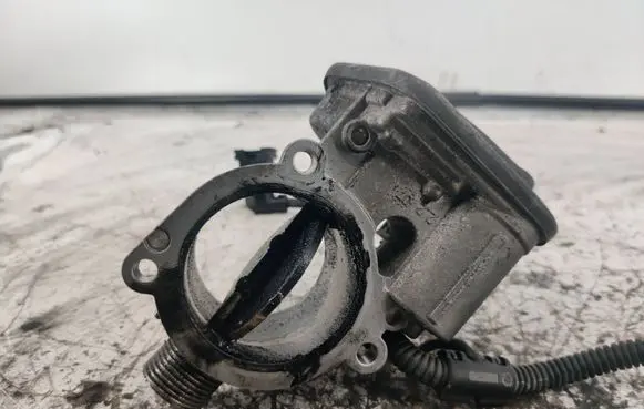 BMW 5 E60 E61 Throttle valve 780437301 B81500065