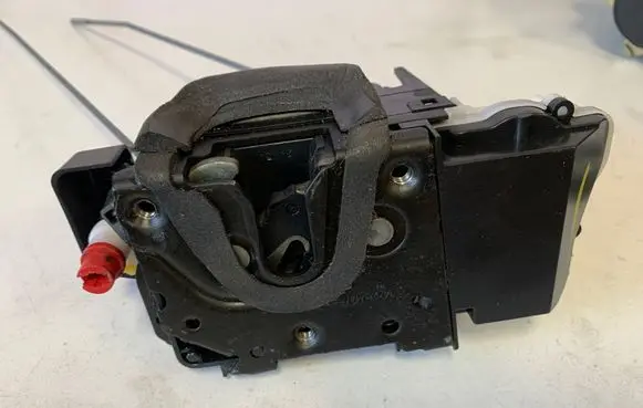 Peugeot 607 Rear door lock 2403A ARD