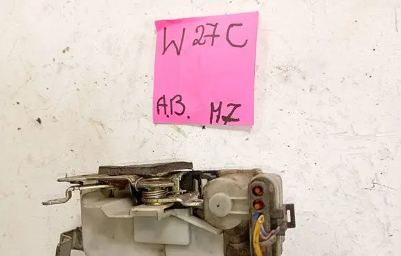 Toyota Avensis T220 Front door lock 121212121