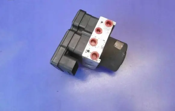 Ford Fiesta ABS Pump 4S612M110CC D461A37A0A 10020700514