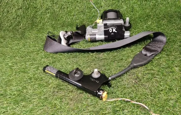 Ford Fusion II Front seatbelt DG9354612D64 DG9354612D64AL35B8