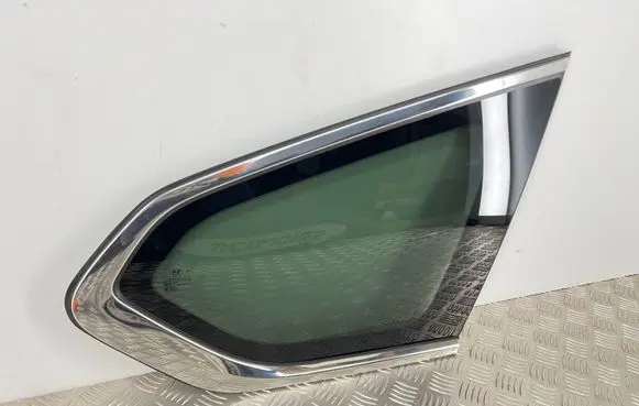 Hyundai Santa Fe Rear side window 87820S1000