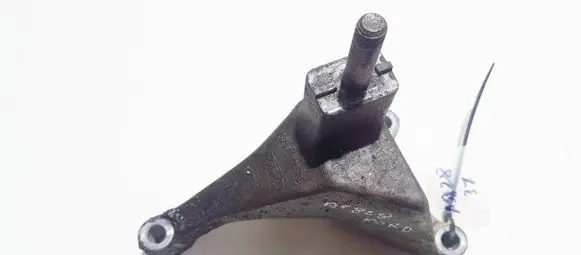 Ford Mondeo Mk III Engine mounting bracket 1s717m125ac