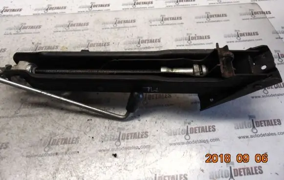 Mercedes-Benz ML W163 Lift Jack A1635800018