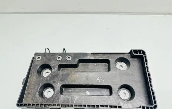 Volkswagen PASSAT B8 Battery tray 3Q0804869
