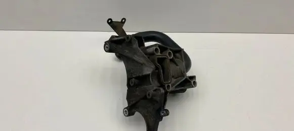 Volkswagen Touareg I Power steering pump mounting bracket 059145169AA