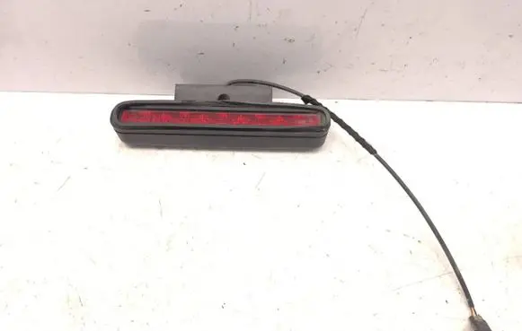 Third/center stoplight