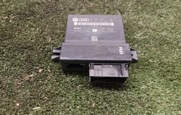 Audi A8 S8 D3 4E Gateway control module 4E0907468