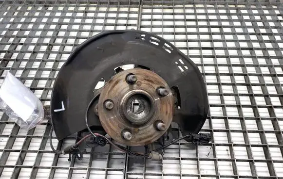 Toyota Yaris Front wheel hub spindle knuckle 
