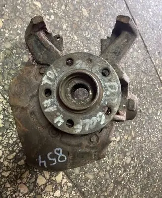 Volkswagen Golf IV Front wheel hub