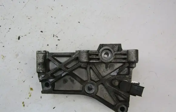 Renault Megane II Engine mounting bracket 8200101196