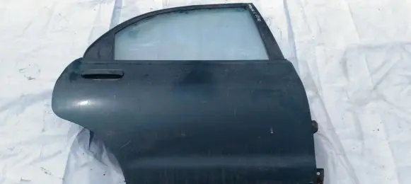 Mazda 121 Rear door melyna