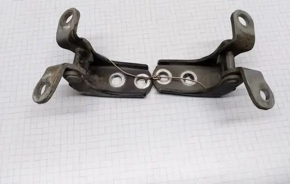 Honda Civic Front door upper hinge