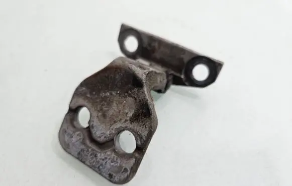 Land Rover Evoque I Front door lower hinge 