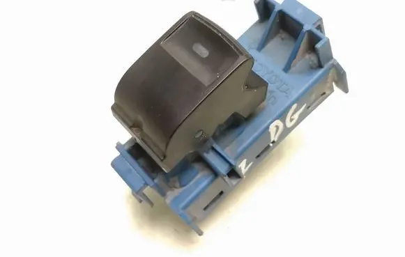 Toyota Avensis T270 Electric window control switch 8481005070