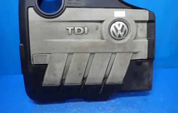 Volkswagen PASSAT B6 Engine cover (trim) 03L103925AM