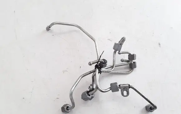 Fuel injector supply line/pipe
