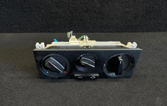 Volkswagen PASSAT B5 Climate control unit 1J0820045E 01511010000 97H35K28