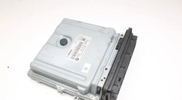 BMW 5 F10 F11 Engine control unit/module 0281017648 8513250