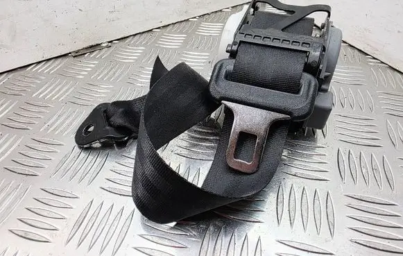 Rear seatbelt