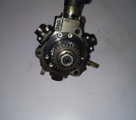 Opel Vivaro Fuel injection high pressure pump 0445010234