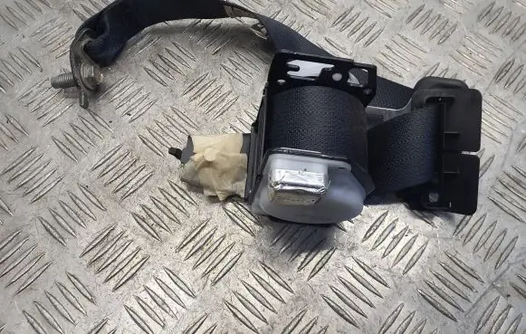 Infiniti Q70 Y51 Rear seatbelt 1120654 J000032