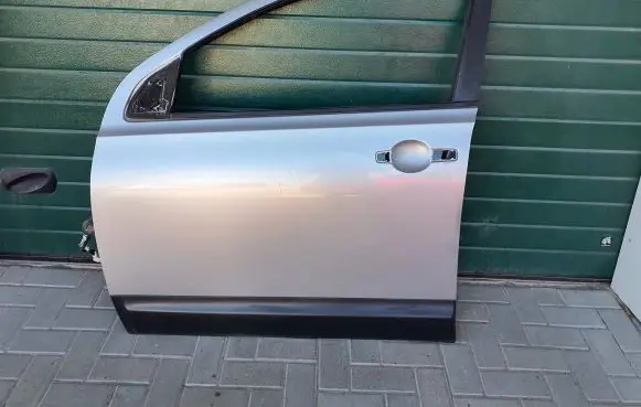 Nissan Qashqai Front door
