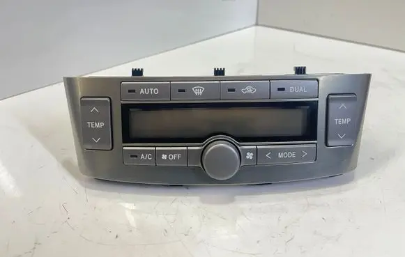 Toyota Avensis T250 Climate control unit 5590005270