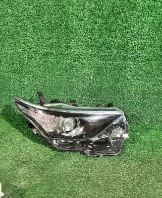 Toyota Auris E180 Headlight/headlamp 8111002K30