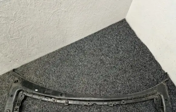 Tesla Model S Wiper trim 1060509