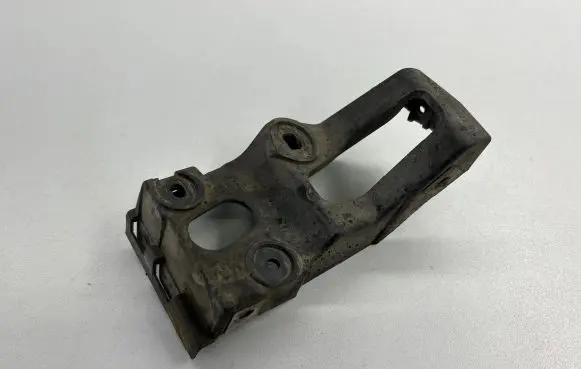 Audi A4 S4 B7 8E 8H Fender mounting bracket 8e0853922d