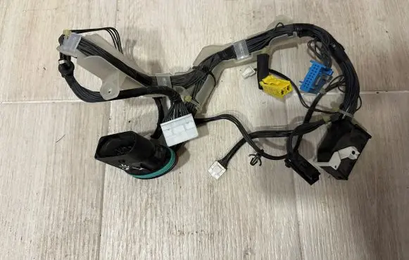 Mercedes-Benz C W205 Headlight part 1304487044