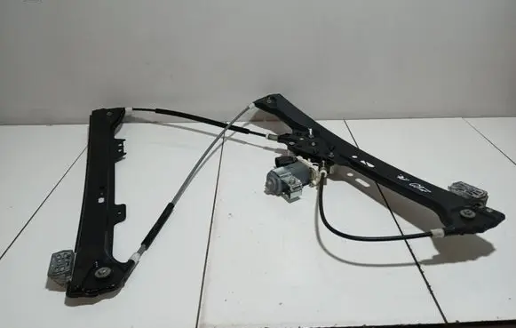BMW 5 E60 E61 Front door window regulator with motor 7075667