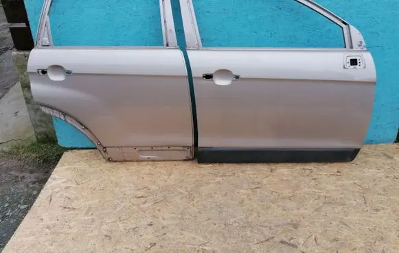 Chevrolet Captiva Front door