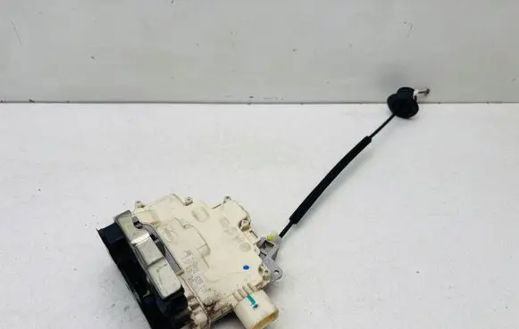 Audi A4 S4 B8 8K Rear door lock 8K0839016