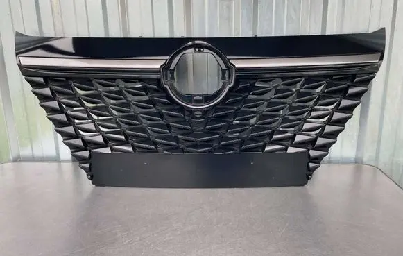 Nissan X-Trail T30 Front bumper upper radiator grill 62310 8796U100 87961VD