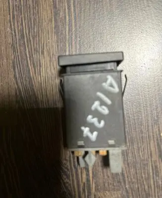 Volkswagen PASSAT B5.5 Hazard warning light relay 3B0953235D