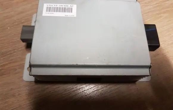 Dodge Caliber Sound amplifier 18C808AC