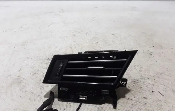 Volkswagen PASSAT B8 Dashboard side air vent grill/cover trim 3G1819701E