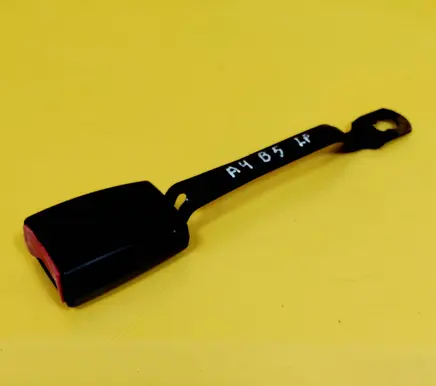 Front seatbelt buckle