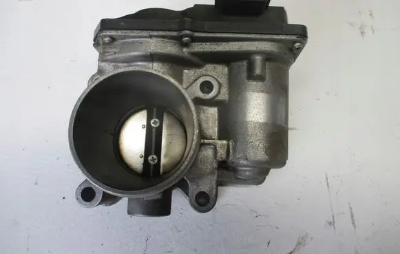 Smart ForTwo III C453 Throttle body valve 161203912R