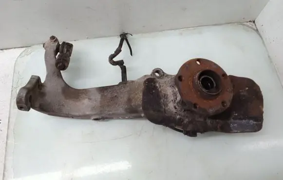 Audi A8 S8 D2 4D Front wheel hub spindle knuckle 