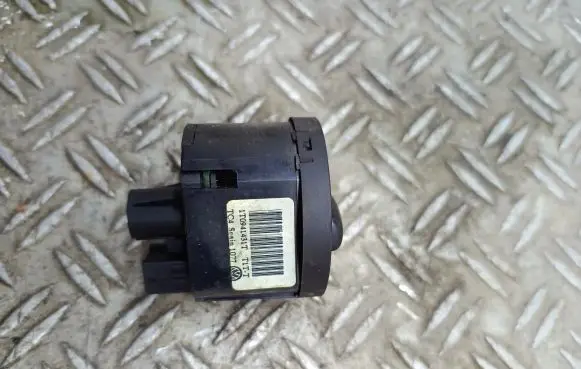 Volkswagen Touran I Light switch