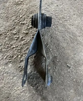 Engine mount bracket