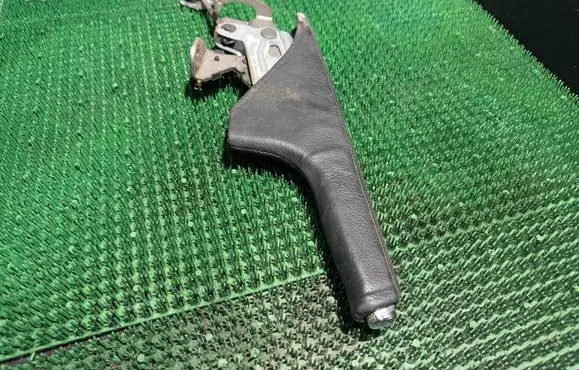 Volkswagen Golf IV Hand brake release handle 1J0711303AF