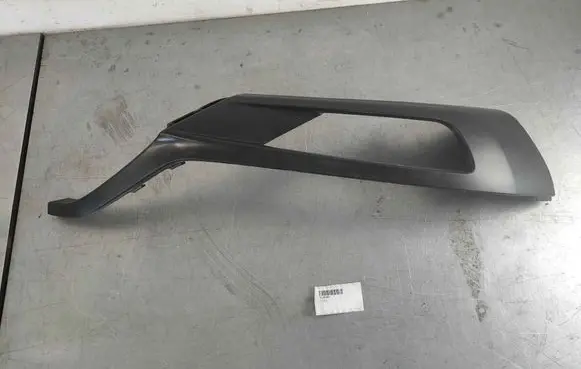 Volvo XC90 Front bumper splitter molding 31383801