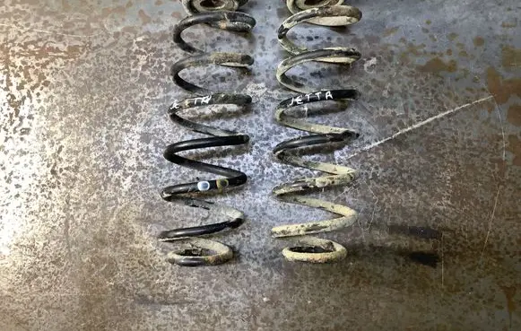 Volkswagen Jetta V Rear coil spring