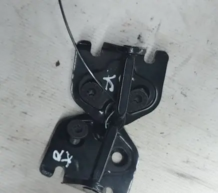 Ford Kuga I Rear door lock loop/hook striker 3M51R21982BF